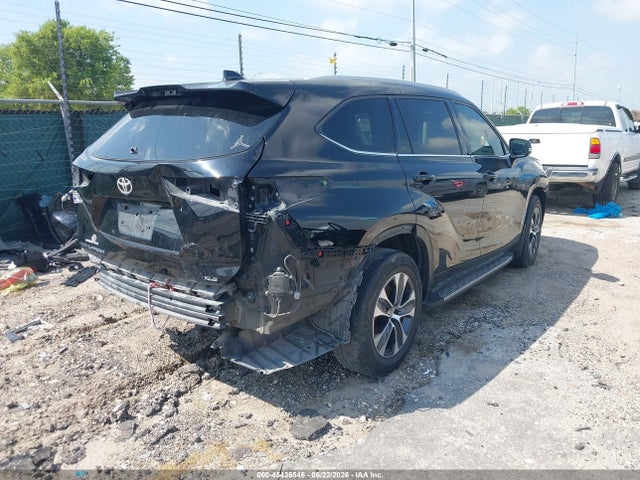 2022 TOYOTA HIGHLANDER XLE 4