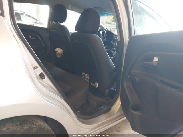 صورة 8 لـ 2016 KIA RIO LX