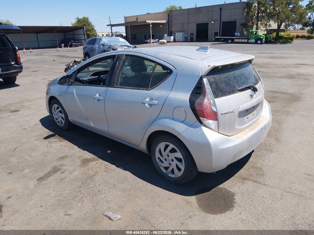 2015 Toyota PRIUS C TWO — фото 3