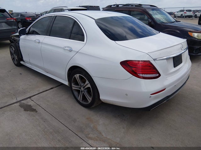 2017 Mercedes-BENZ E 300 4MATIC 照片 3