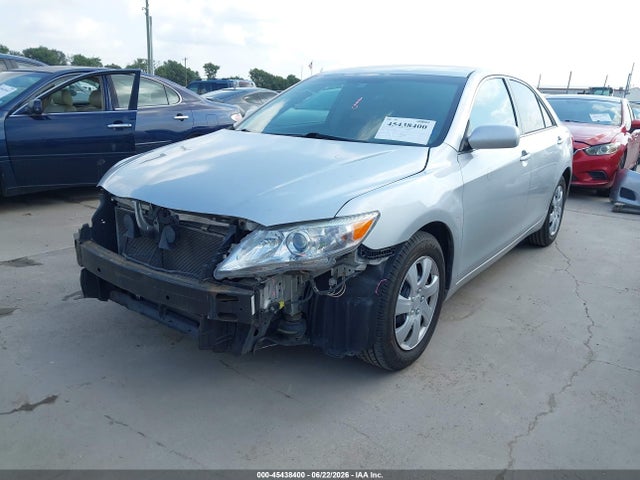 2011 Toyota CAMRY photo 2