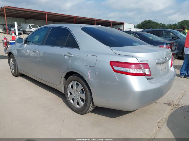 2011 Toyota CAMRY photo 3