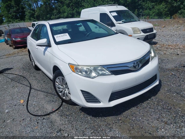 2014 Toyota CAMRY LE photo 1