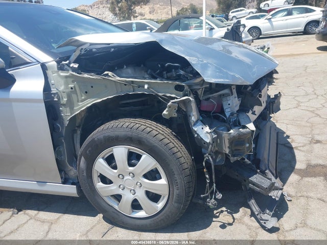 2021 Toyota CAMRY LE HYBRID photo 6