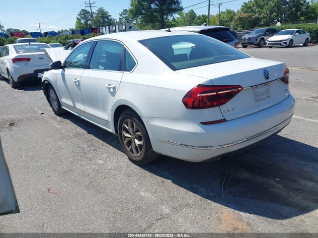 2017 Volkswagen PASSAT 1.8T S — фото 3