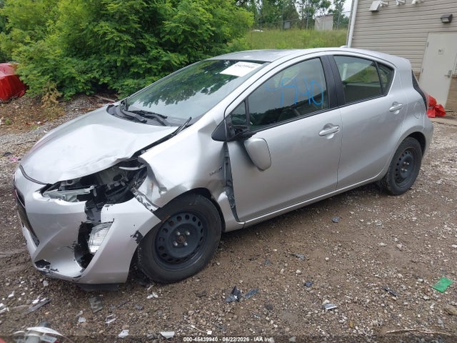 2015 Toyota PRIUS C TWO — фото 2