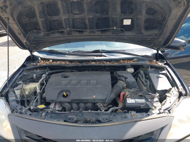 2011 Toyota COROLLA LE photo 10