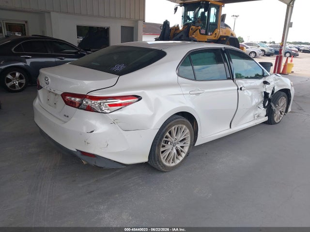 2018 Toyota CAMRY XLE — фото 4