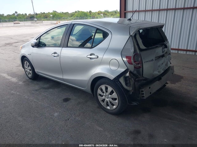 صورة 3 لـ 2014 Toyota PRIUS C TWO