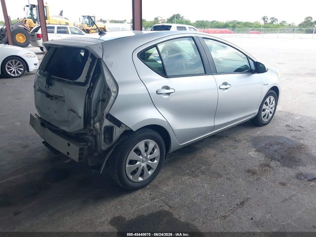 2014 Toyota PRIUS C TWO — фото 4