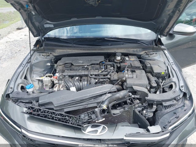 صورة 10 لـ 2024 Hyundai ELANTRA SE