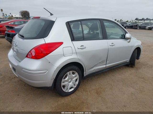 2011 Nissan VERSA 1.8S — фото 4