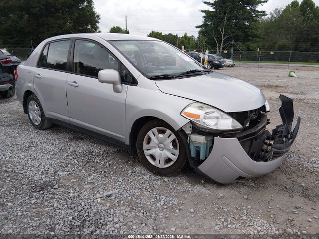 2010 Nissan VERSA 1.8S — фото 1
