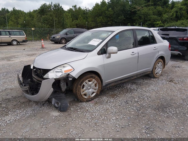2010 Nissan VERSA 1.8S — фото 2