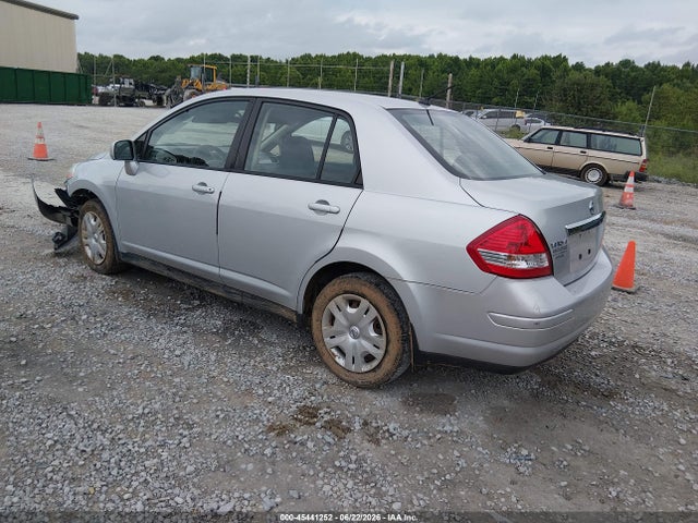 2010 Nissan VERSA 1.8S — фото 3