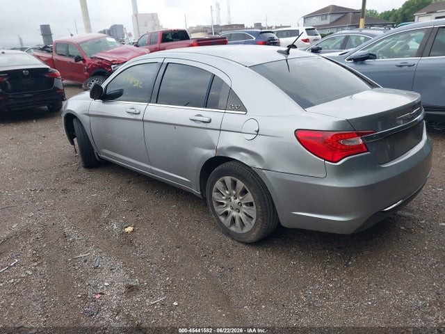 2013 Chrysler 200 LX 照片 3