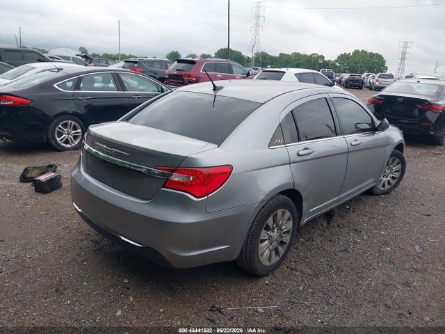 2013 Chrysler 200 LX 照片 4