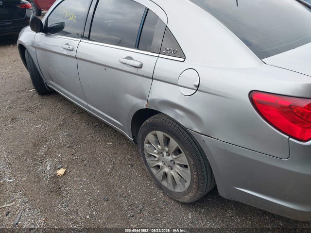 2013 Chrysler 200 LX 照片 6