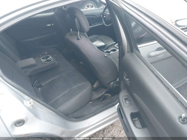 2013 Chrysler 200 LX 照片 8
