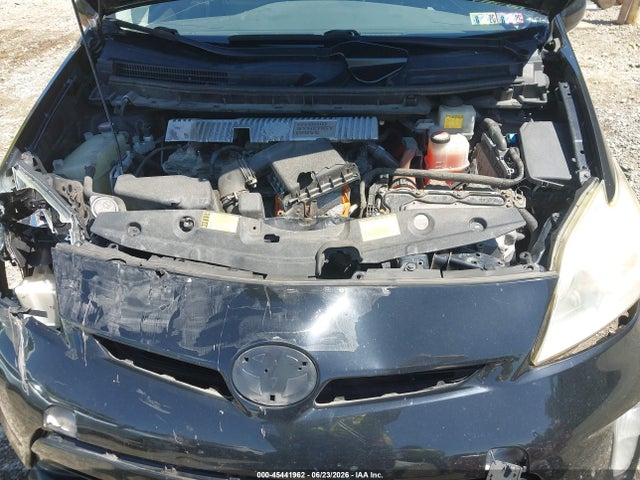 صورة 10 لـ 2015 Toyota PRIUS TWO