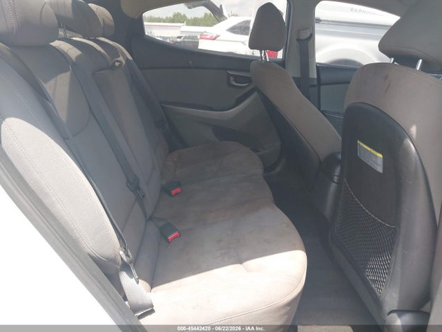 صورة 8 لـ 2016 Hyundai ELANTRA SE