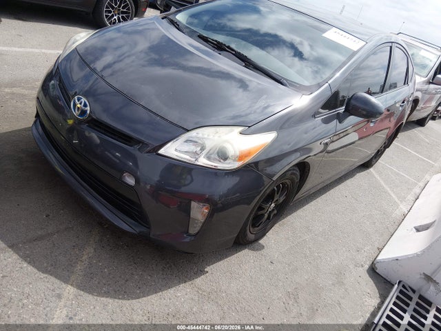 2015 Toyota PRIUS TWO — фото 2