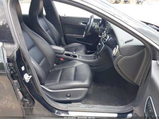 صورة 5 لـ 2014 Mercedes-BENZ CLA