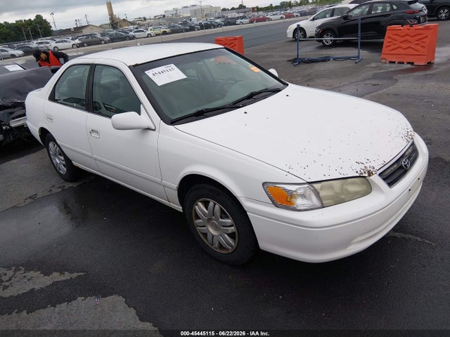 2001 Toyota CAMRY LE 照片 1