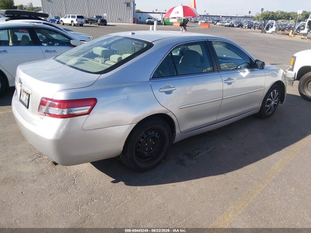 2010 Toyota CAMRY LE 照片 4