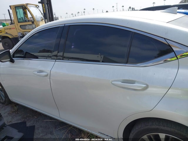 2020 Lexus ES 300H — миниатюра 15