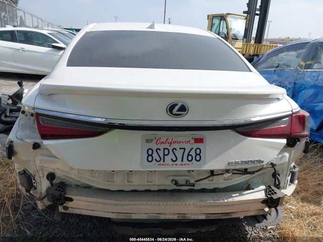 2020 Lexus ES 300H — миниатюра 17
