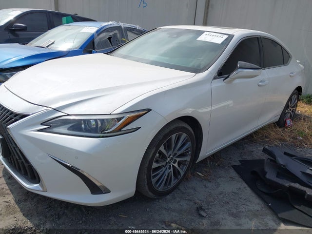 صورة 2 لـ 2020 Lexus ES 300H