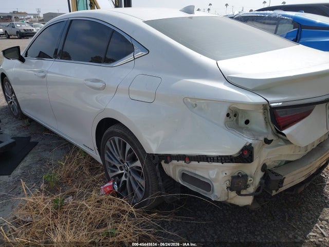 صورة 3 لـ 2020 Lexus ES 300H