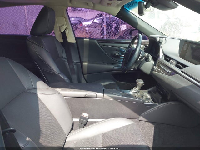 صورة 5 لـ 2020 Lexus ES 300H
