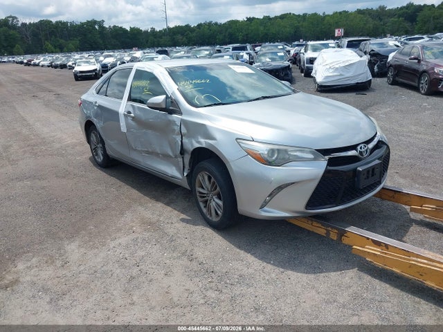 2016 TOYOTA CAMRY SE