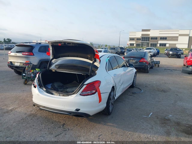 صورة مصغرة 4 لـ 2015 Mercedes-BENZ C 300
