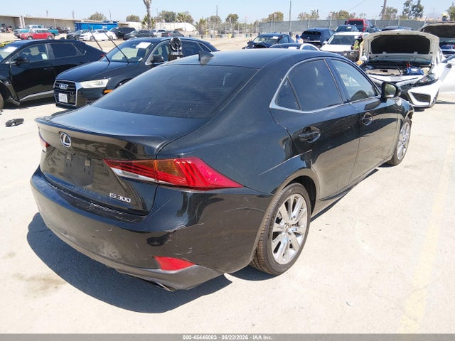 صورة 4 لـ 2020 Lexus IS 300