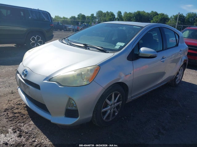 صورة 2 لـ 2014 Toyota PRIUS C THREE