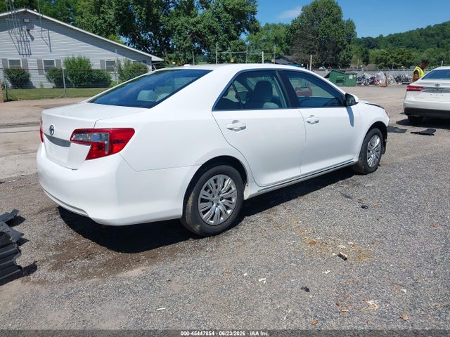 2014 Toyota CAMRY LE photo 4
