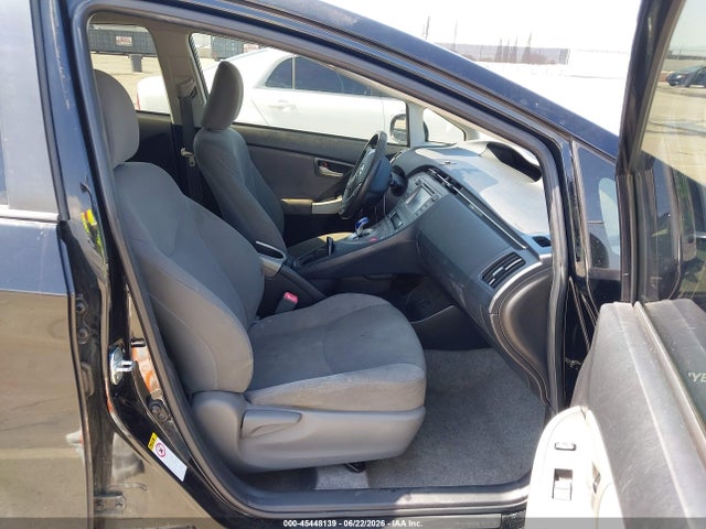 2013 Toyota PRIUS THREE photo 5