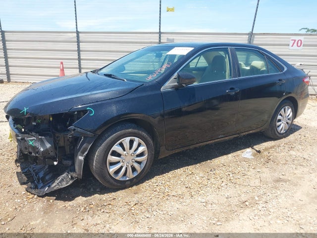2017 Toyota CAMRY LE photo 2