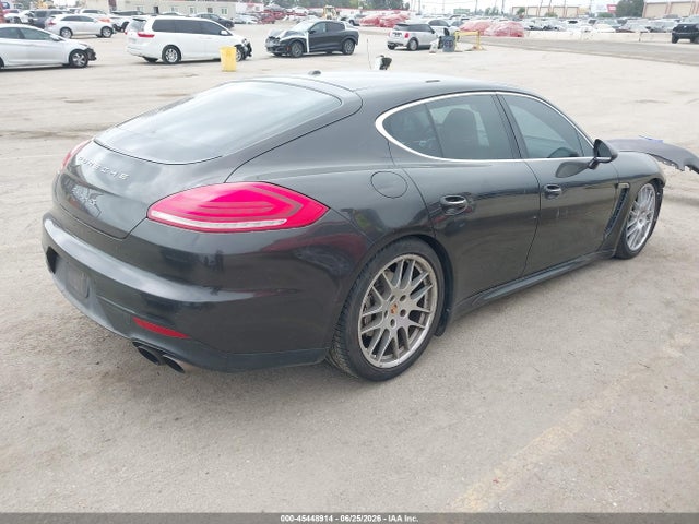 صورة 4 لـ 2014 Porsche PANAMERA 4S