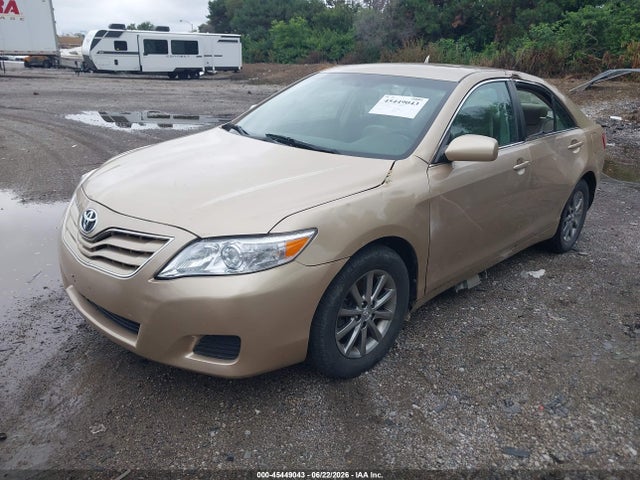 2011 Toyota CAMRY LE photo 2