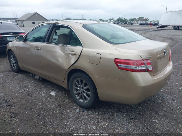 2011 Toyota CAMRY LE photo 3