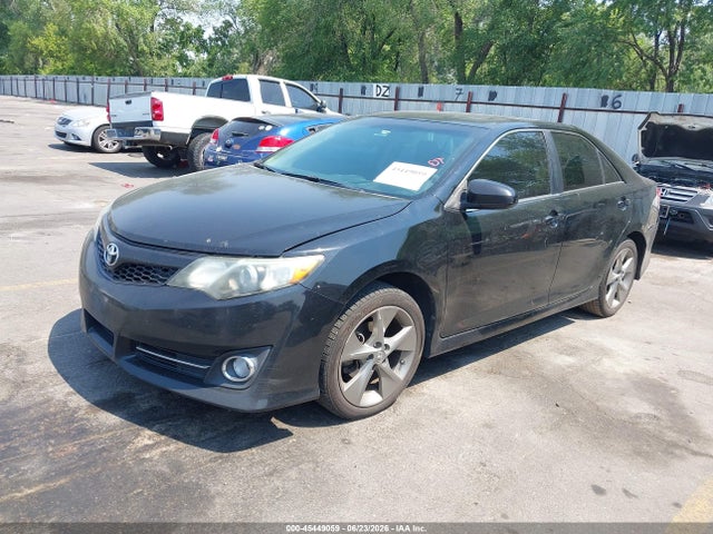 2014 Toyota CAMRY SE SPORT photo 2