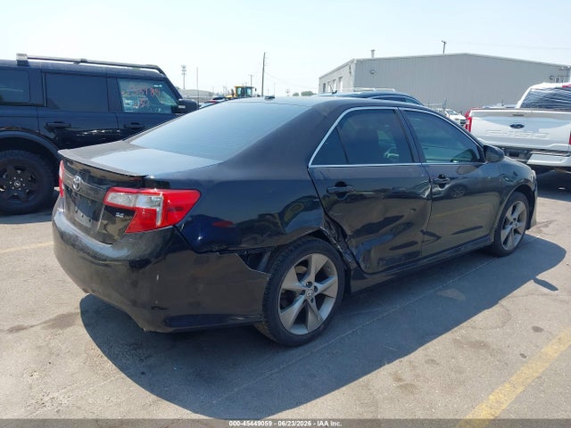 2014 Toyota CAMRY SE SPORT photo 4