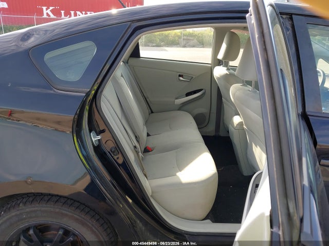 2013 Toyota PRIUS THREE photo 8