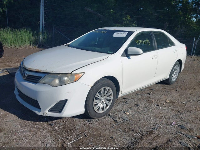2013 Toyota CAMRY LE photo 2