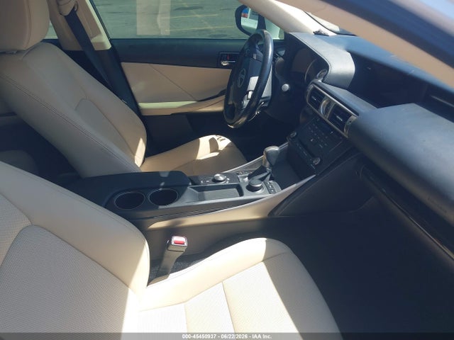 صورة 5 لـ 2016 Lexus IS 200T