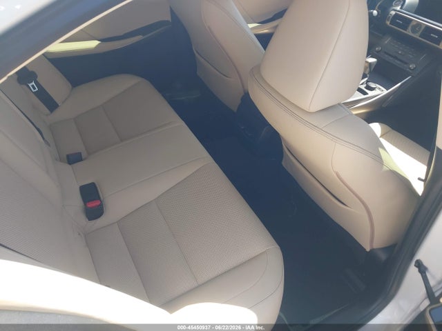صورة 8 لـ 2016 Lexus IS 200T